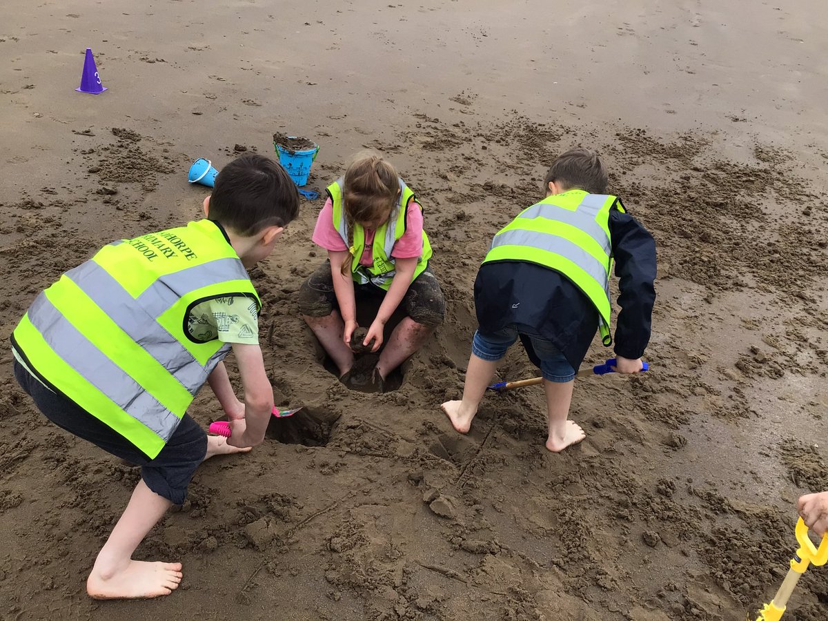 AusthorpeYear2's tweet photo. Oh! We do like to be beside the seaside! A bit of cloud didn’t spoil a great day. A fantastic time at Sealife Centre followed by an tasty ice cream on the beach. #Austhorpe https://t.co/RpQKp0oxR0