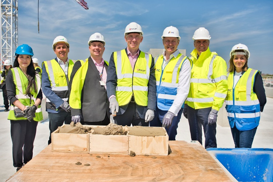 Wirral Waters reached a new milestone today (8 June) as a ceremony took place to mark the highest point of the construction in Millers Quay. 🥳 The Leader of Wirral Council, Cllr Paul Stuart, joined partners from across the region to celebrate this key moment. Once completed this