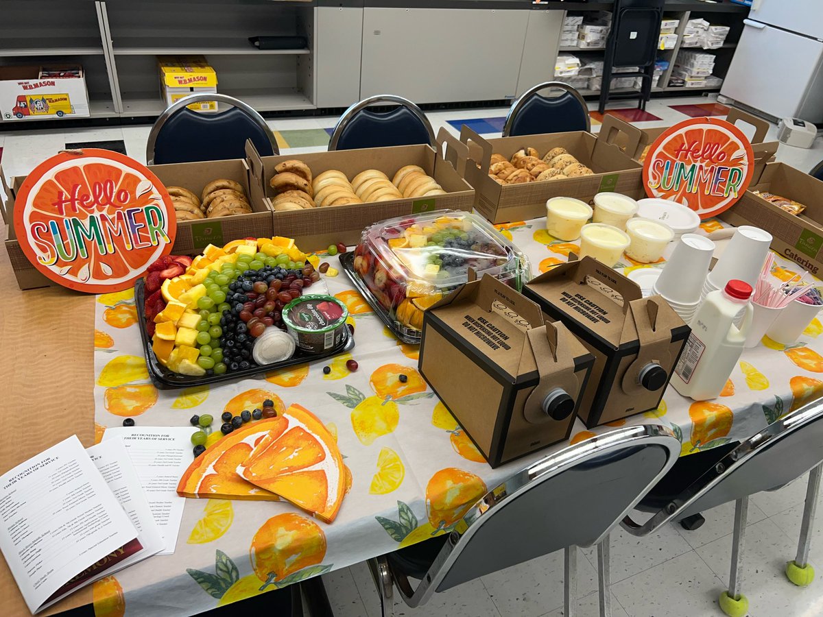 ChesterPto's tweet photo. 📸 Looking back at the most delicious breakfast for our teachers this week! We appreciate them so much! 🍉☀️🥯 https://t.co/z6bM0Pz6eN