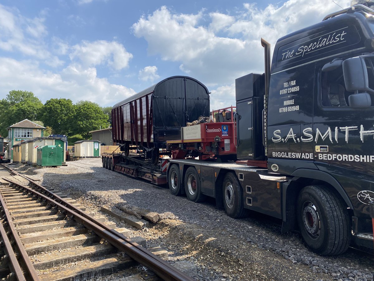 abnormal_loads's tweet photo. Railway wagon escorted across Somerset &amp; Dorset from #Washford Somerset to #Shillingstone #Dorset. #AbLoads https://t.co/MDNJRwI1iu
