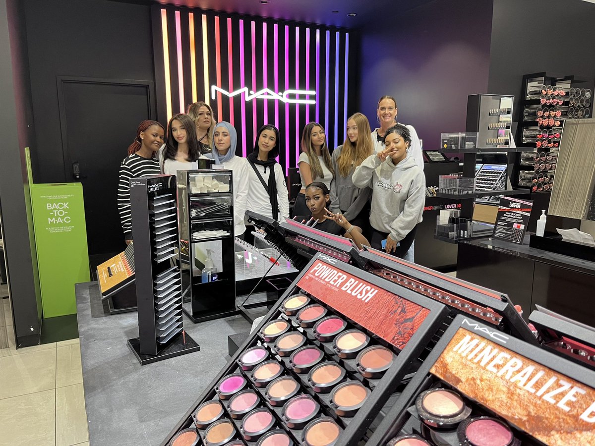 LesleySalvatore's tweet image. Thank you @MACcosmetics at Rideau Centre for hosting the #piusonpoint class from @StPiusXOCSB .  Such a beautiful store and gorgeous products.  #junefieldtrip #ocsbDL #ocsbexperentiallearning