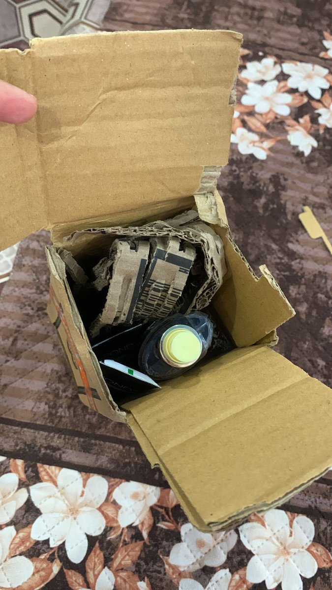 Bhoomika028's tweet photo. What you order v/s what you receive!
Didn’t expect this from #myntra
When you put your life savings to order something this costly and they try to misuse their powers and thug you! #myntrasupport #ordervsdelivery #INDvAUS #Messi𓃵
@MyntraSupport @myntra https://t.co/xPNqWDe6kT