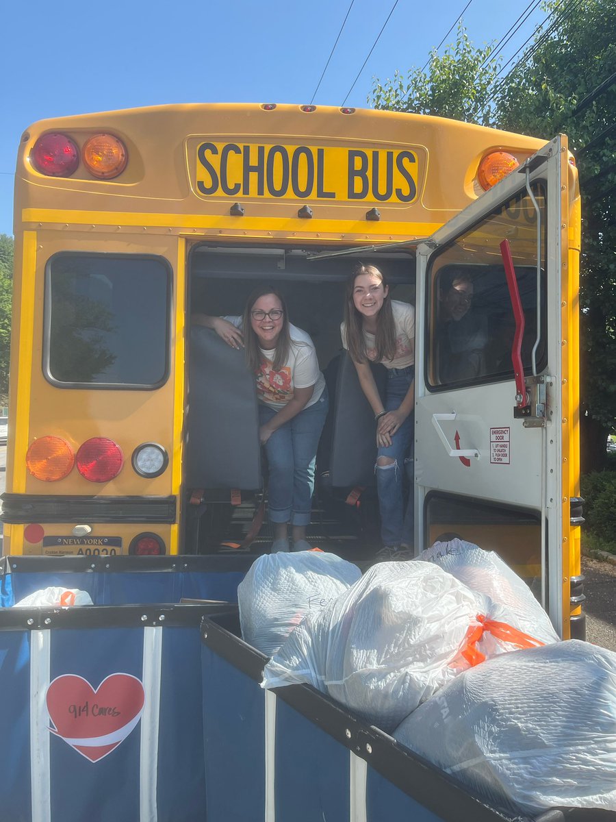 CrotonHS's tweet photo. The CHHS Interact Club had a successful book and clothing drive for 914Cares nonprofit in White Plains. Our school community donated 3 large boxes of children's books and enough bags of clothes to fill up 2 large bins!  Thank you to all who donated! https://t.co/uuEjM4YdO4