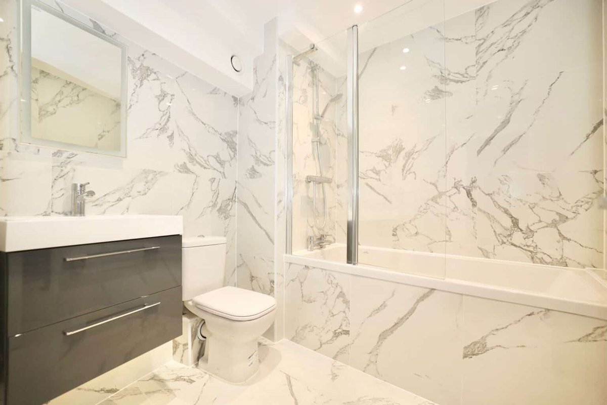 rlmorrisltd's tweet image. #ToLet: Lewis Grove, Lewisham, #SE13📍⁣
⁣
#GuidePrice: £1,550 pcm

R L Morris are delighted to offer this recently built #OneBedroom apartment, located close to all of #Lewisham's amenities and transport links.

View this property today! - bit.ly/3WYfiHv

#NewBuild