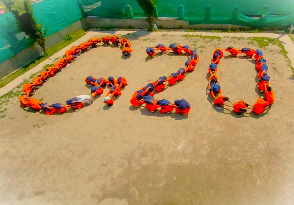 DIETBudgam's tweet photo. As a part of Janbhagidari-G20, brilliant display of unity and skill, students forming the #G20 logo to spread awareness about NEP-20 and FLN among common masses across Budgam J&K.
#G20janbhagidariforFLN
#FLNjanbhagidarimovement
#MOEforFLN
#G20indiajanbhagidariFLN
#NCERT
#SCERTJK https://t.co/pf3eYZS2qv