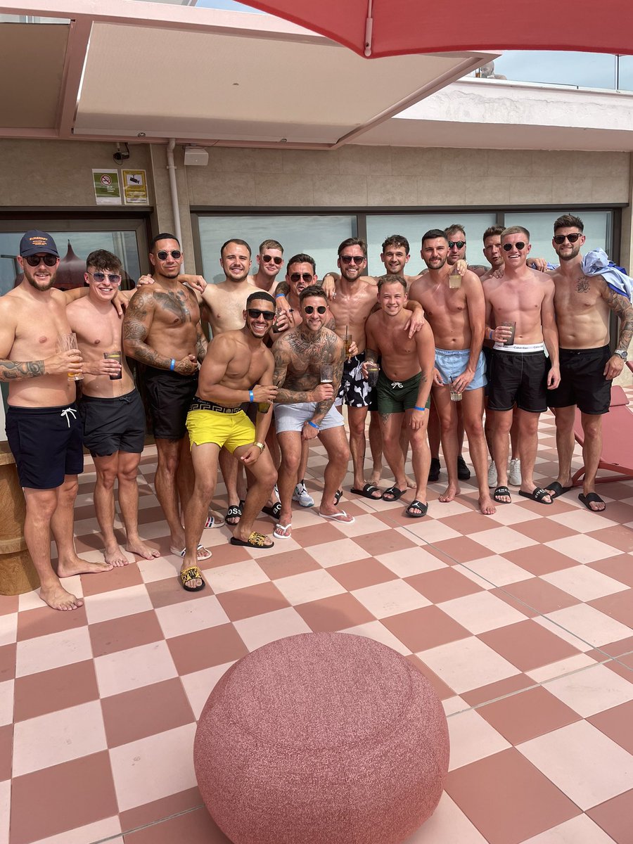 No medals in this gaff 🦊🦊