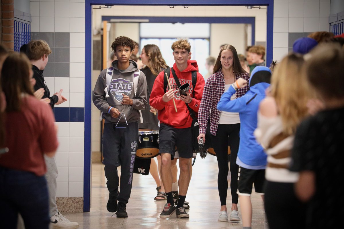 Congratulations to Aiden, Zach and Katelyn for qualifying in the New York State Outdoor Track &amp; Field Championships.

We sent them off in style with lots of cow bells, school spirit and some autographs. Good luck this weekend!!!

🏅💙🖤💙🏆

#WeAreMidlakes