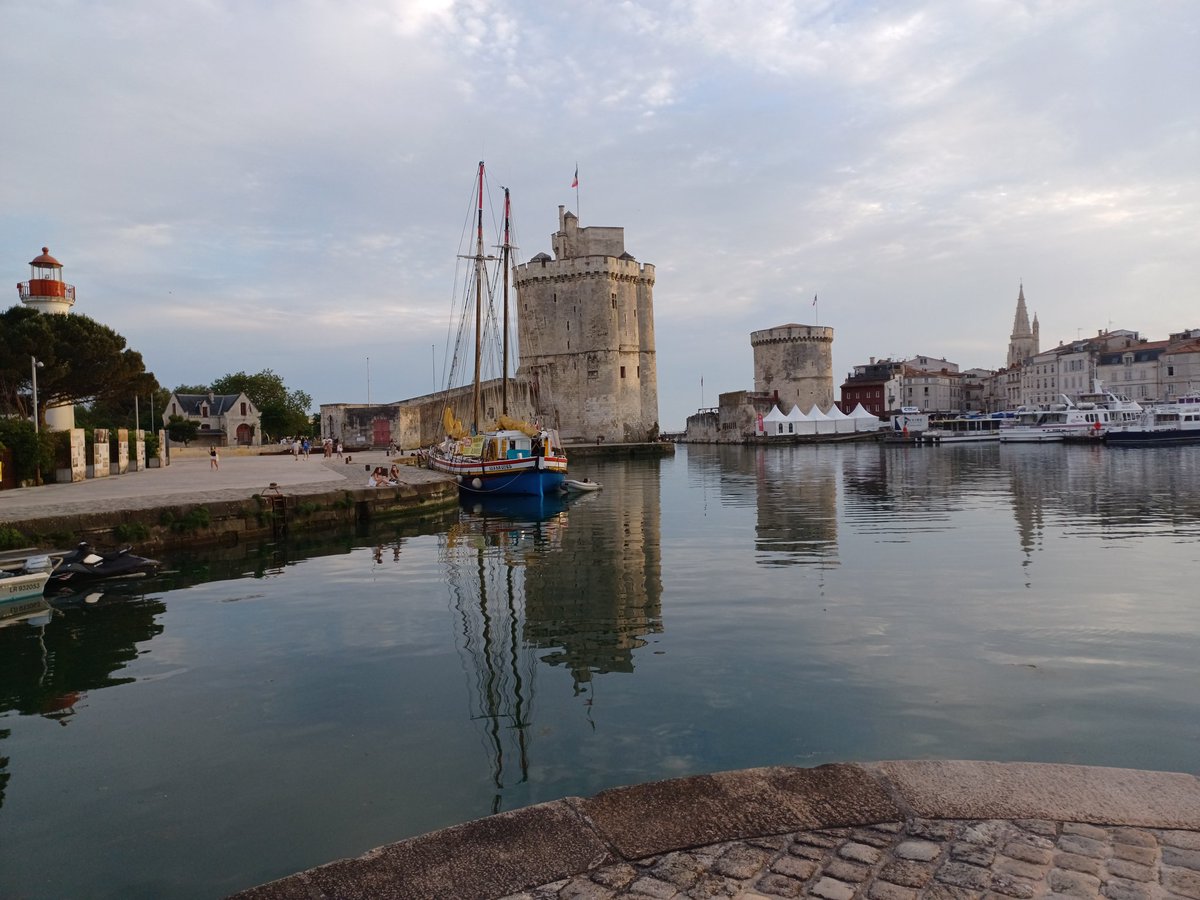 RossignolJ's tweet photo. Merci @CampusFrance pour ces 2 jours de colloque sur l'accueil des étudiantes et étudiants internationaux à La Rochelle. Je suis ravi d'avoir pu y présenter les dispositifs de l'@ofaj_dfjw en faveur des échanges 🇫🇷🇩🇪 et de la vie étudiante. #ADEI2023 https://t.co/9D2nvLaigq