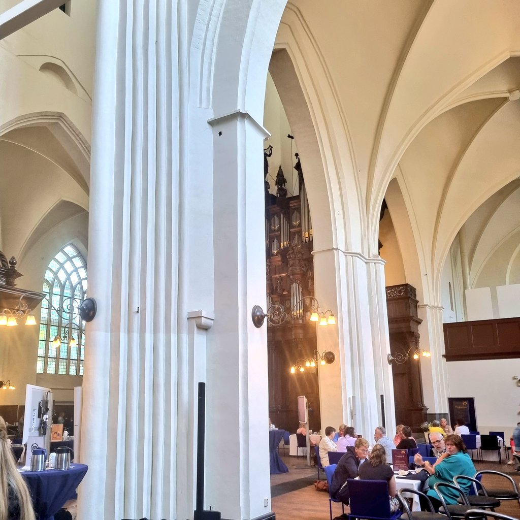 Danielle_Bkkrng's tweet photo. Vanavond aanwezig bij de jubileum bijeenkomst van 25 jaar @netwerk_zon. De locatie is alvast prachtig, want we zijn te gast in #Akerk 🤩
Na het plenaire programma mag ik één van thema-tafels mag leiden. Kortom praten over mooie dingen!
#inwonerinteractie #GezondeHuiskamer https://t.co/e3mBN3NljR