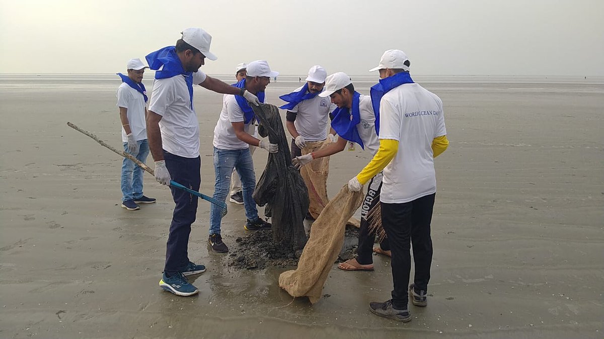 Chandipur Sea Beach Cleaning 
#WorldOceanDay #FakirMohanUniversity #NSS
@_NSSIndia @nssbbsr @FakirMohanUniv @NSSNMV_RupsaBls