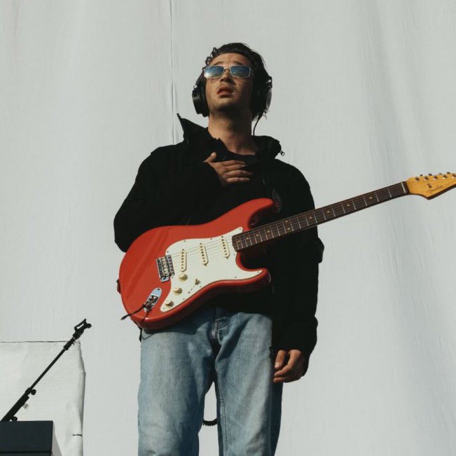 1989healy's tweet photo. The hand on his heart is very personal to me https://t.co/753bLjCjxF