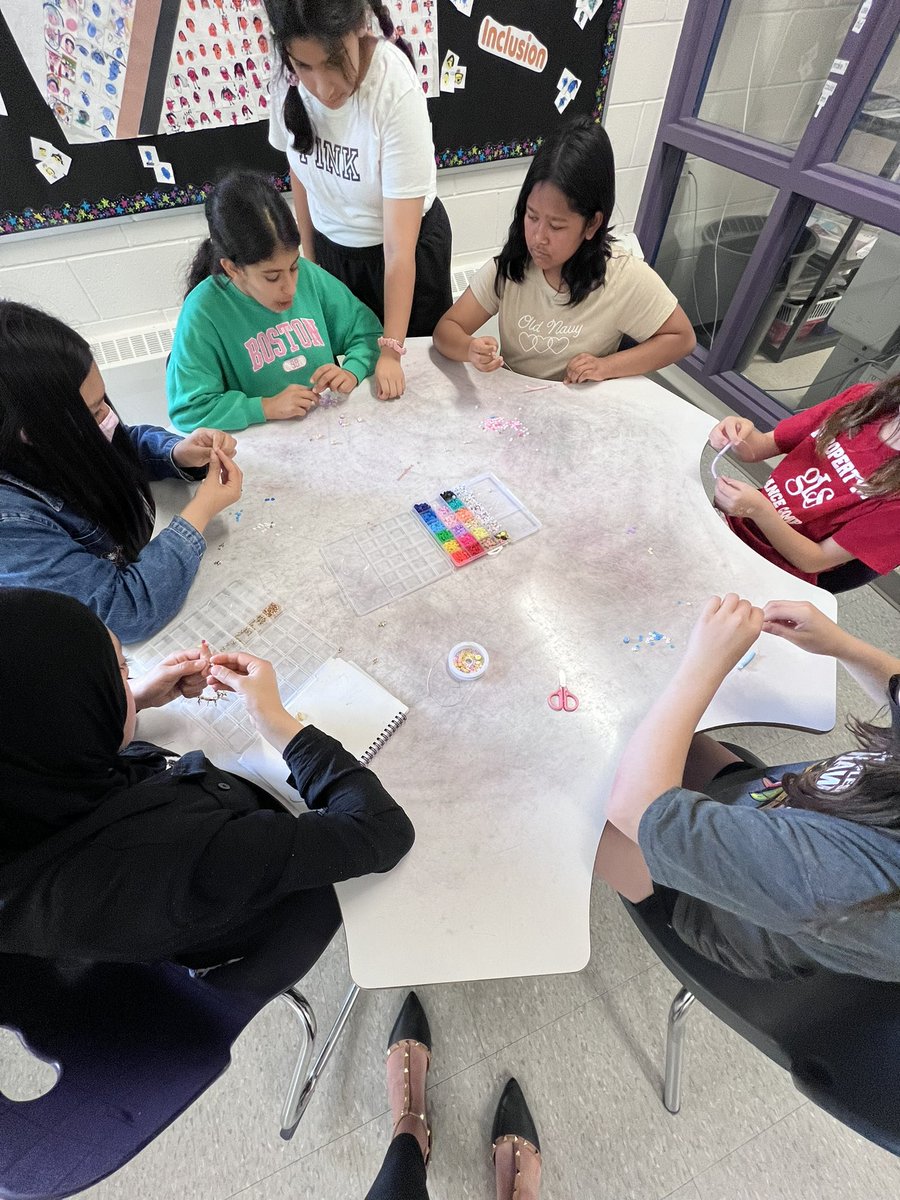 MrsLMariani's tweet image. T in Grade 5 asked about leading a ‘Fun Club’ with some of her friends. She made a list, brought in her materials to share and has the biggest smile on her face! Fun Club Success!  🤩#KindnessMatters #BeCommunity @ThomasMoreOCSB