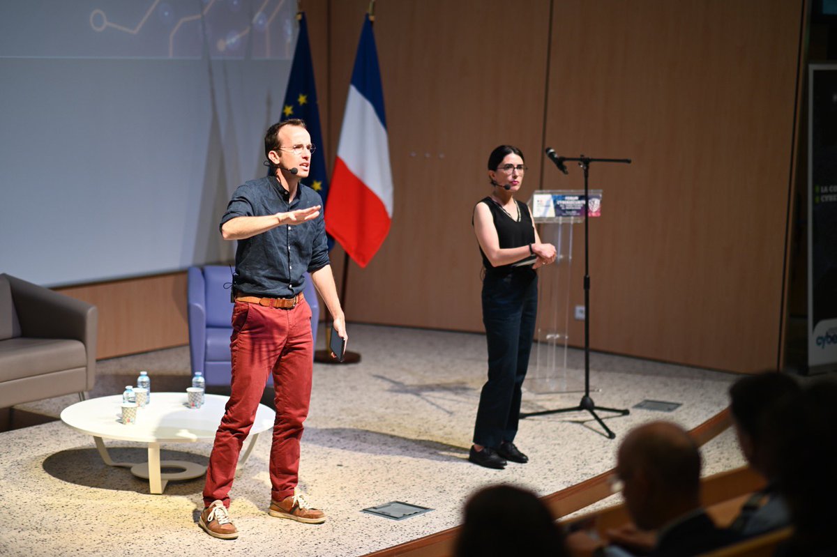Préfet du Morbihan🇫🇷🇪🇺 (@prefet56) on Twitter photo #Cybersécurité |
A-S. Lamblin, doyenne de la faculté de droit <a href="/UBS_universite/">UBS_universite</a> a ouvert le 1er forum cybersécurité des Territoires organisé par @prefet56 à <a href="/UBS/">UBS</a> #Vannes qui rassemble 300 participants et 11 partenaires <a href="/cybervictimes/">Cybermalveillance.gouv.fr</a> <a href="/ANSSI_FR/">ANSSI</a> <a href="/Gendarmerie_056/">Gendarmerie du Morbihan</a> <a href="/Gendarmerie/">Gendarmerie nationale</a> #Cybersécurité |
A-S. Lamblin, doyenne de la faculté de droit <a href="/UBS_universite/">UBS_universite</a> a ouvert le 1er forum cybersécurité des Territoires organisé par @prefet56 à <a href="/UBS/">UBS</a> #Vannes qui rassemble 300 participants et 11 partenaires <a href="/cybervictimes/">Cybermalveillance.gouv.fr</a> <a href="/ANSSI_FR/">ANSSI</a> <a href="/Gendarmerie_056/">Gendarmerie du Morbihan</a> <a href="/Gendarmerie/">Gendarmerie nationale</a>