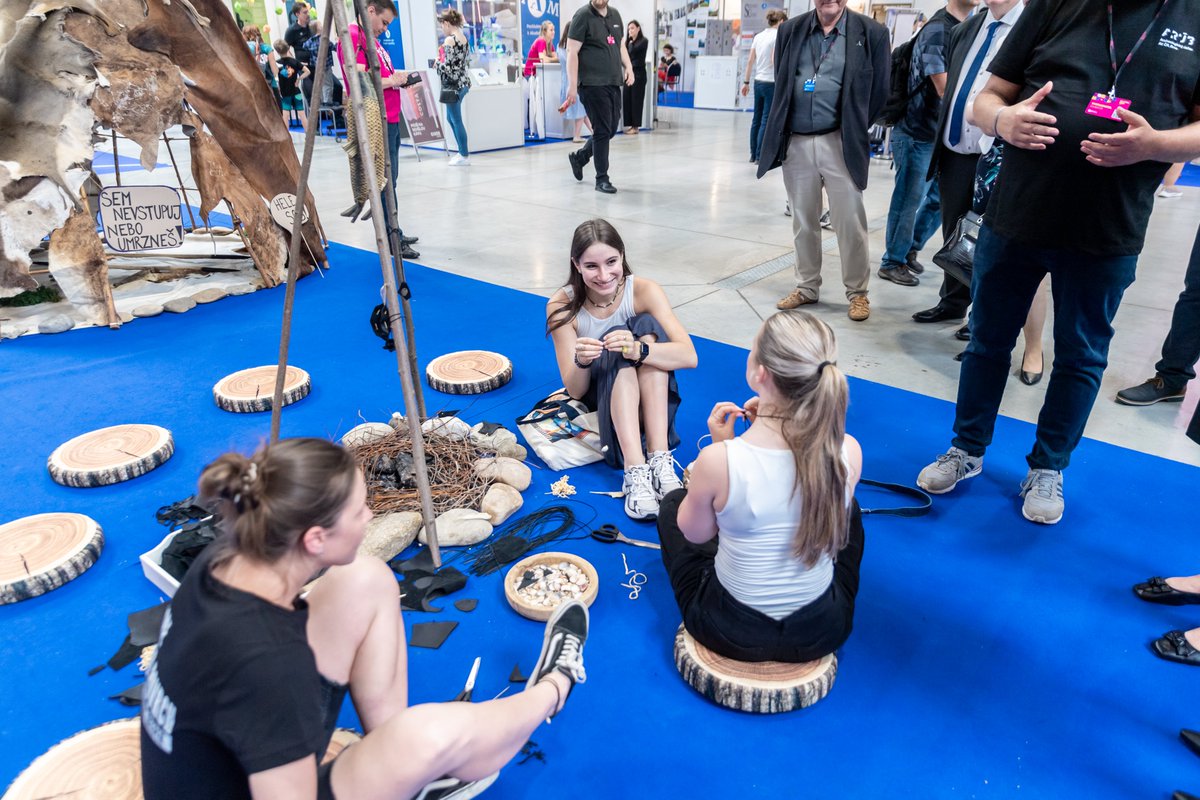 Akademie_ved_CR's tweet photo. První den Veletrhu vědy je za námi 💪

Přijďte se podívat i v pátek a sobotu❗🧐
Najdete nás v PVA EXPO PRAHA a vstup je zcela zdarma 💸

Více ➡️ https://t.co/feudxQakXD https://t.co/6kvytVsoZn