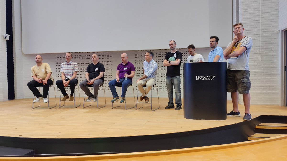 ErwindeKreuk's tweet photo. Ever seen so many PM's on stage for AMA @dpnextstep. https://t.co/PC5PUXmhk3