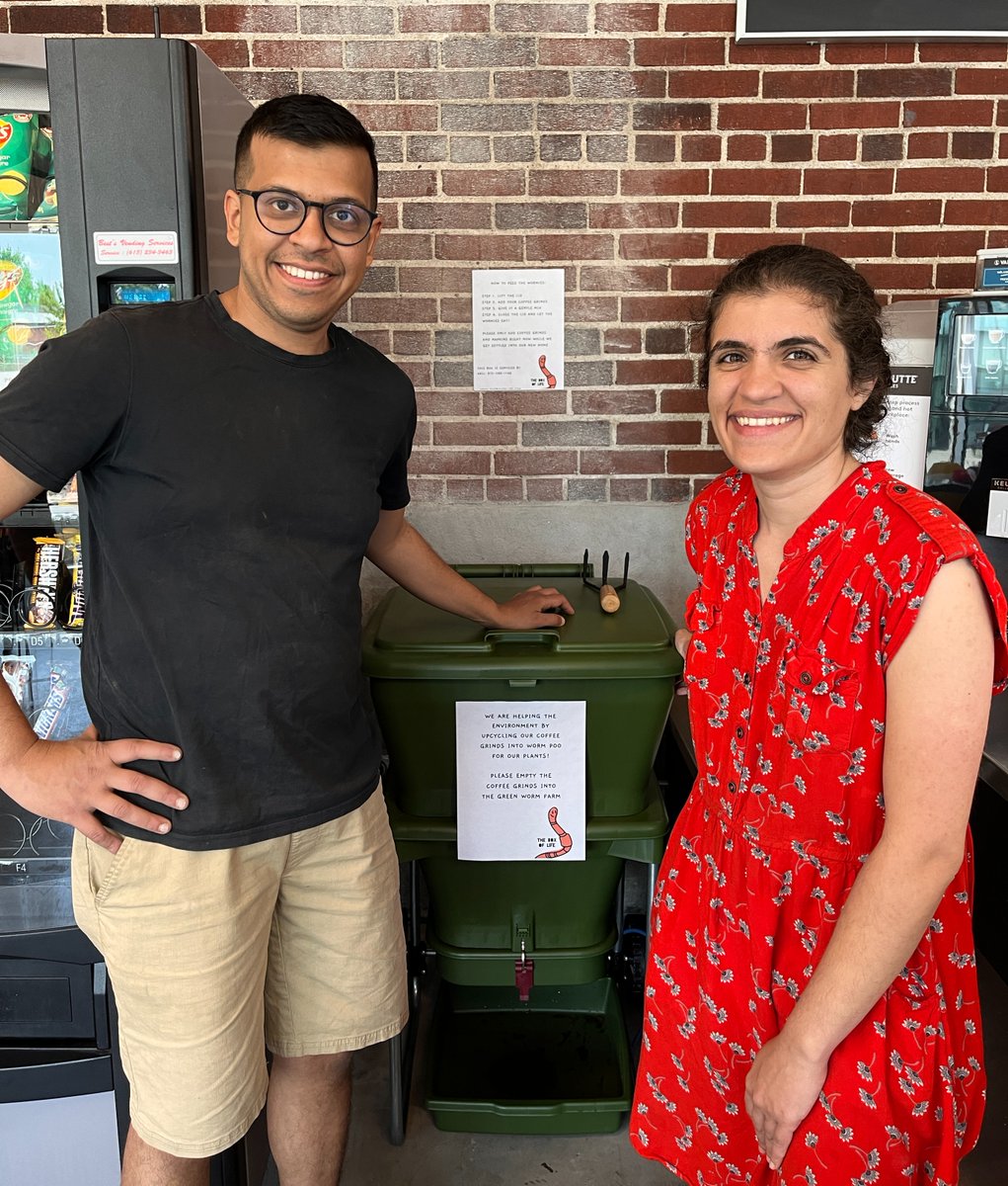 Bayview_Yards's tweet photo. Newest addition to Bayview Yards Café: an in-house Worm Studio! Excited to welcome 🌱The Box of Life🌱, an Ottawa-based small business, as they transform food scraps into nutrient-rich fertilizer. No bad smells, no house flies! 🙌 Learn more: https://t.co/tuQeU1AOpD https://t.co/auRq8t8uXv