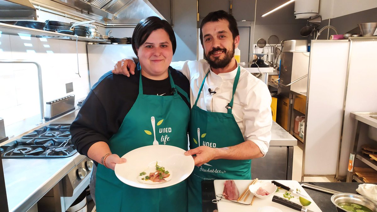 UNEDLugo's tweet photo. Sara Álvarez e Álvaro Villasante en "Sabores Saudables".
A iniciativa reúne a referentes do deporte e a cociña lucense na promoción da alimentación saudable e o produto de tempada quilómetro cero
#UNEDLife #SaboreSaudables @sarita_judo @Paprica_Lugo https://t.co/LnyItbY3Eq https://t.co/DygB1UdZrj