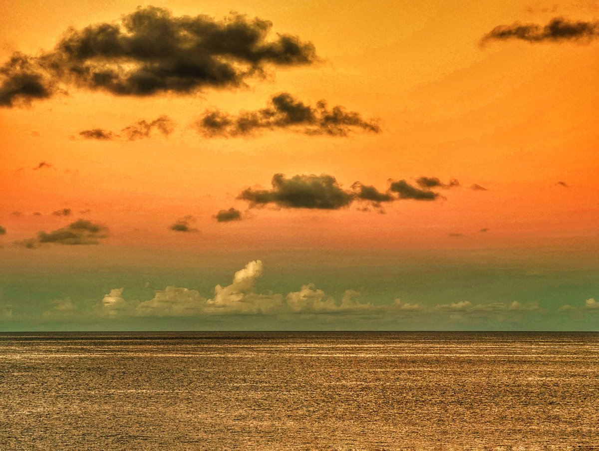 Indian Ocean Sunset 

Kaafu Atoll, Maldives

#TeamPixel #SeenOnPixel #yourshotphotographer