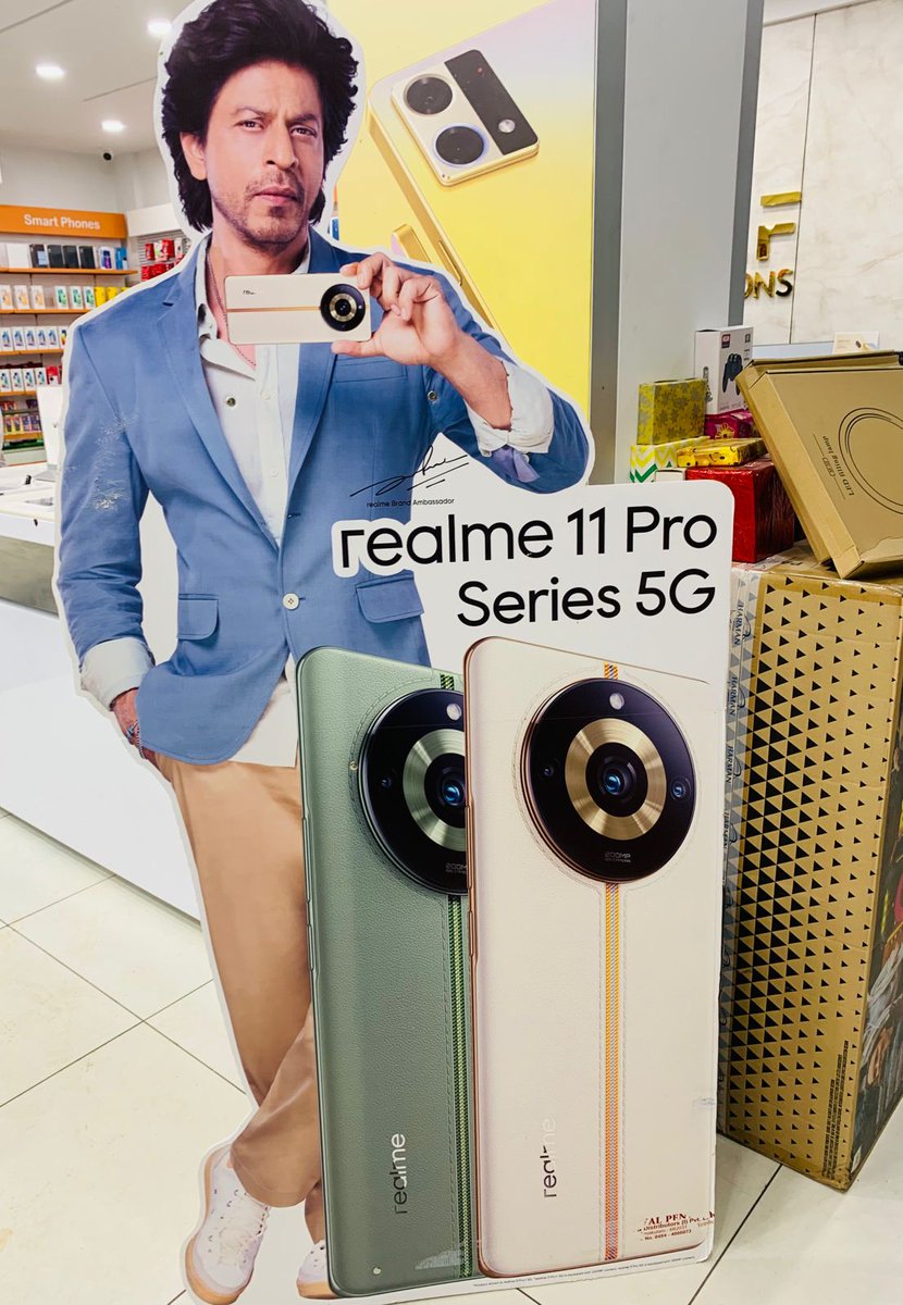 When the King sends an invite, you definitely have to go. 😃😃

Big Cutout of #ShahRukhKhan𓀠 🔥🔥

@iamsrk | @realmeIndia | @realmeglobal 

#realme11ProSeries5G #realme11ProSeriesLaunchtoday #realme11ProSeries5GSaleLive #Realme11ProPlus #ShahRukhKhan