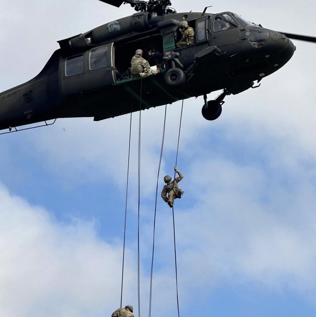 Taking names and KICKING butt!! 🫡 Congrats to our Huskie kicker and ROTC Cadet @KanonWoodill for completing the Air Assault course, one of the toughest courses the Army has to offer!! @NIU_ROTC | #TheHardWay