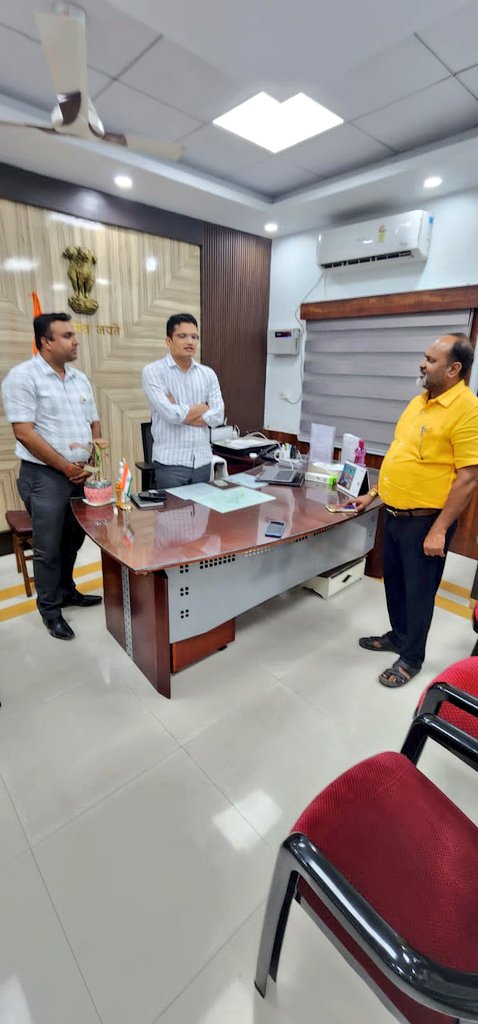 आज बालाशोर ओडीशा के जिलाधिकारी श्री दत्तात्रेय शिंदे IAS, से मिलकर बालाशोर रेल दुर्घटना के विषय में जानकारी हासिल किया।