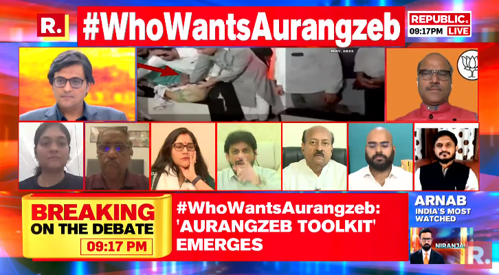 republic's tweet photo. #WhoWantsAurangzeb | Why romanticise Aurangzeb era?
Join the Debate & fire in your views with the hashtag and Arnab will read it out on The Debate #LIVE during the Motorola moment - https://t.co/9YLvcM2vTY
#Aurangzeb #Maharashtra #Kolhapur #EknathShinde #KolhapurClashes #Arnab #ArnabGoswami