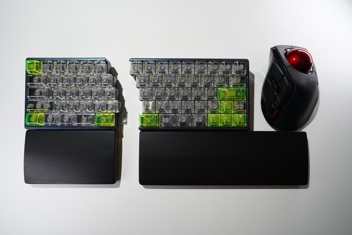 Mil_Keyboard's tweet image. キーキャップを交換。
パームレストも新調。

#Guide68 #deftpro #自作キーボード
