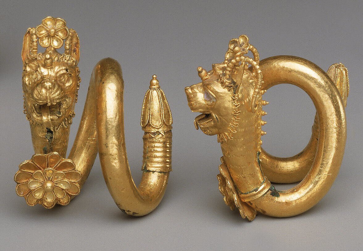 GrecianGirly's tweet image. Ancient gold and copper alloy spiral earrings featuring lion-griffin heads. From Cyprus. Dated 400-350 BCE. Metropolitan Museum of Art, New York (74.51.3370) metmuseum.org/art/collection…