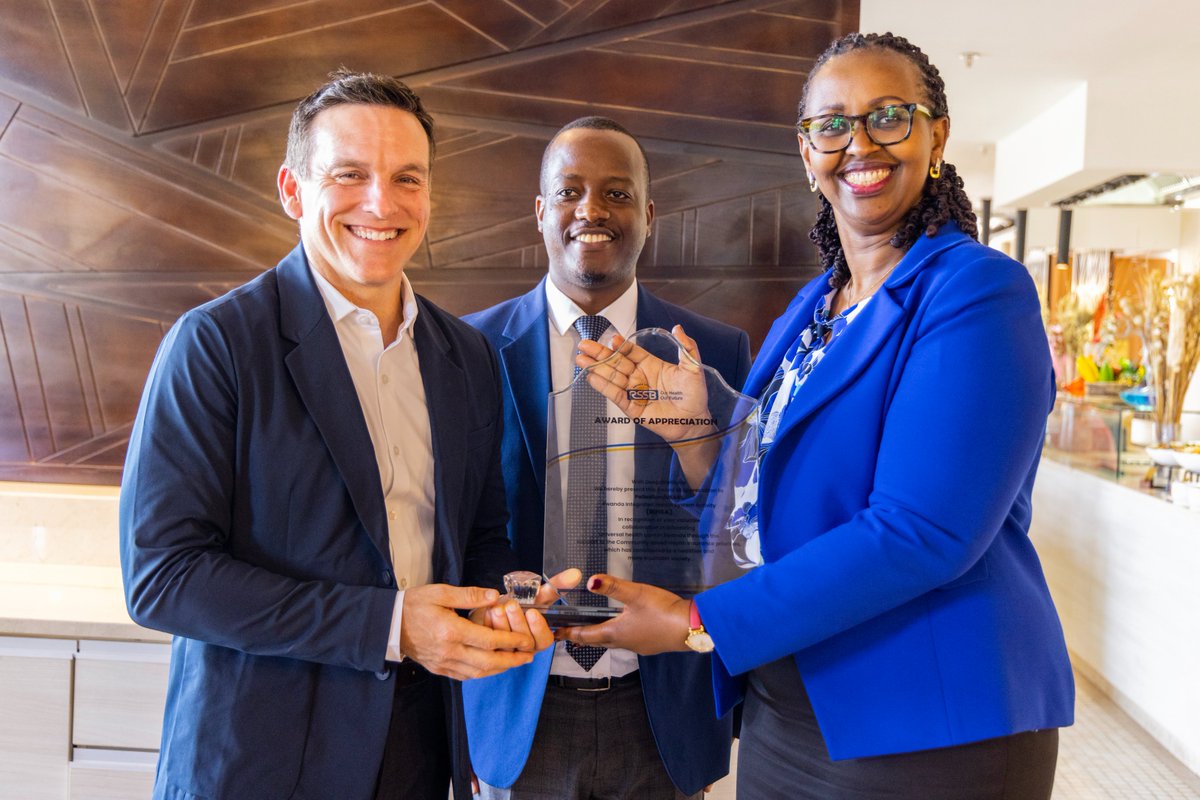 RSSB_Rwanda's tweet photo. Today, @RSSB_Rwanda extended a symbol of appreciation to @USAIDRIHSARw for valuable collaboration in advancing universal health care in Rwanda through the support to the Community Based Health Insurance priorities, which has contributed to a healthier and more equitable society. https://t.co/sbMV3blwBp