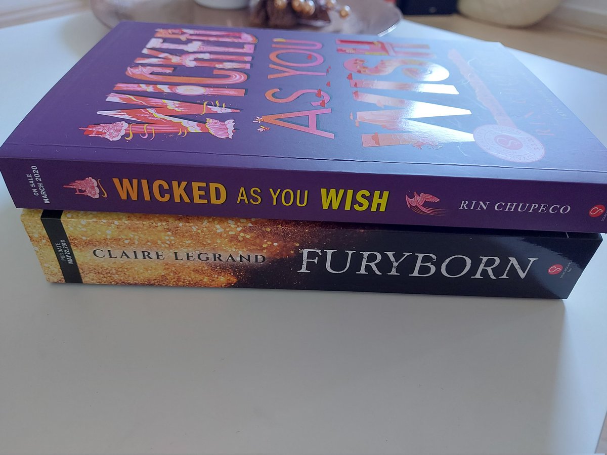 Reilovesbooks tweet media