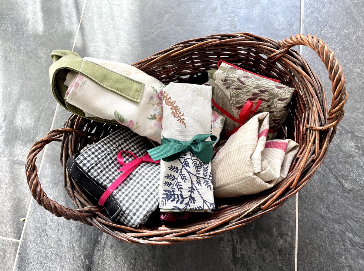 flashMHandmade's tweet image. NEW. Handy folding reusable, recycled fabric shopping bags. Pop one in your handbag for when one bag isn’t enough. Available on the market stall on Saturday. #ukmakers #craftbizparty #handmadeHour #MHHSBD