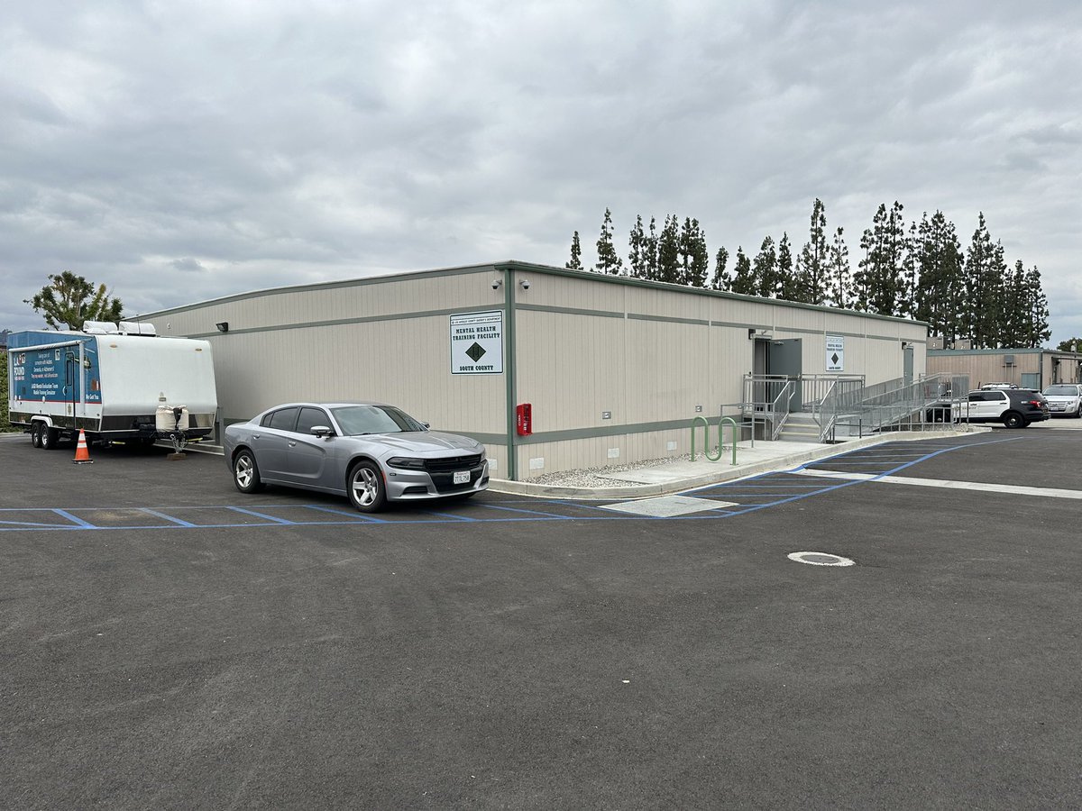 LasdMET's tweet image. MET has a new Training Facility in South County! We offer a variety of classes to law enforcement officers and dispatchers to aid with handling crisis situations, mental health awareness and veterans  cultural awareness/PTSD. 

#Lasd #lasdmet #ptsd #crisis #training