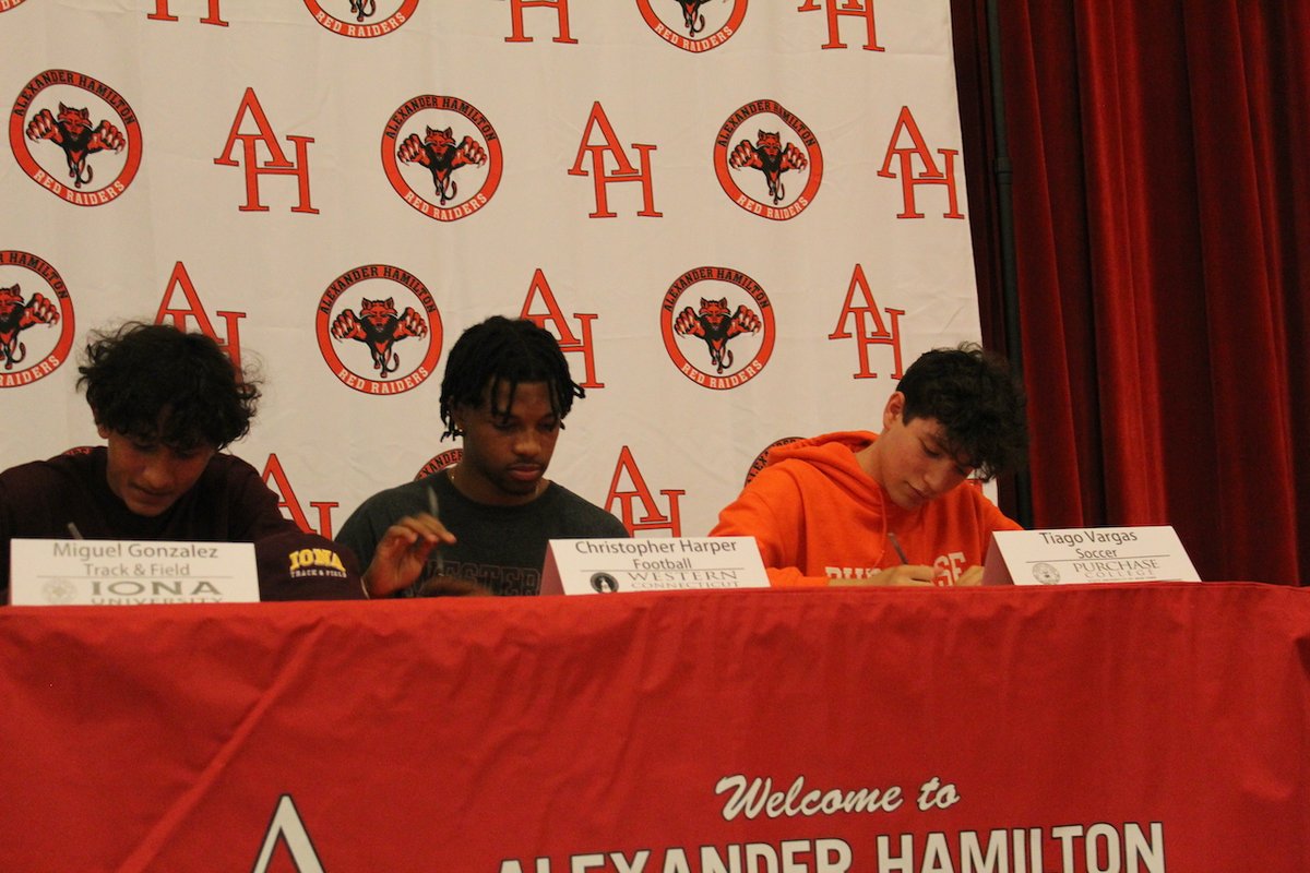 Congratulations to seniors Miguel Gonzalez, Christopher Harper and Tiago Vargas! The three signed commitment letters to the colleges of their choice where they will continue their athletic careers. Read more at tinyurl.com/252wdewz
#ElmsfordRocks
@realeduleader