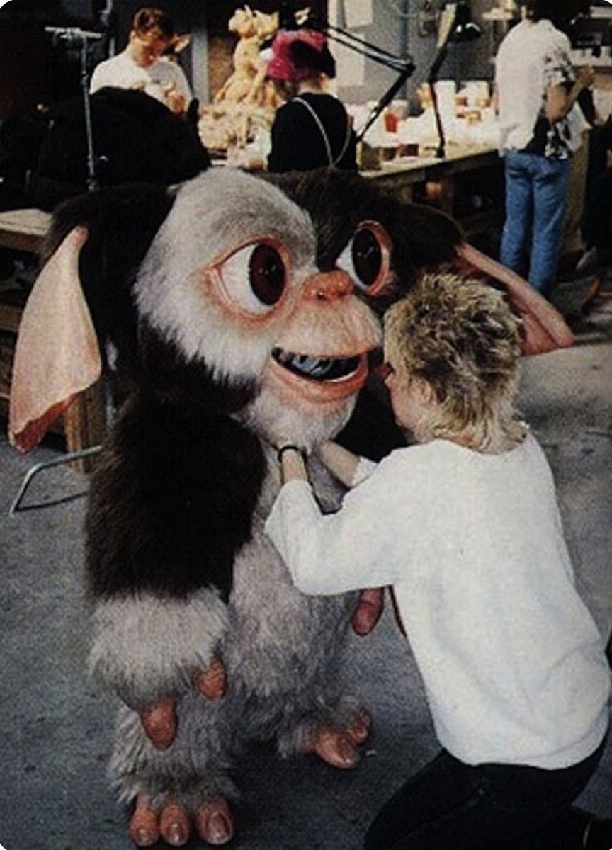 The Giant Sized Animatronic Gizmo. Used for the cute close ups in Gremlins (1984) #BehindtheScenes 📸🎬