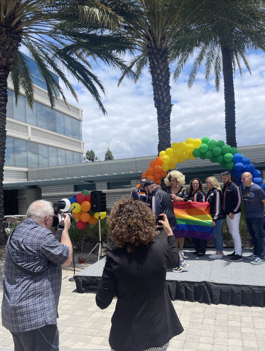 gstockton's tweet image. yesterday I had the pleasure of taking pictures of our #pride celebration at #experian, which included some volunteer activities with @wearegoodera 

They even brought in 3 food trucks and an entertainer 

Great day 🌈