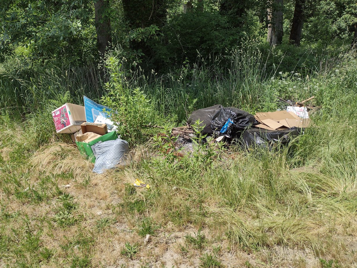 ClackamasRiver's tweet photo. It's #WorldOceansDay! Thank you to our River Ambassador friends who did a #volunteer float to clean up garbage out of the #Clackamas River yesterday! 🌎🌊🐟🚣‍♀️Trash looks much better in our Stash the Trash bags than it does in our drinking water supply. https://t.co/AIyV9dITai