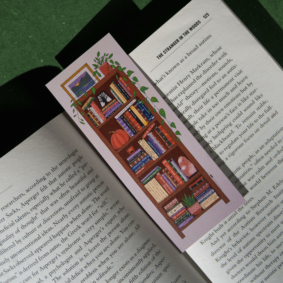 Any good bookworm always needs more bookmarks! 📚

Perfect for handing out at book clubs, our specially printed bookmarks are also ideal for author giveaways or fun freebies. Get yours here: print.work/product/bookma… 

Lovely artwork by @drawingwinther 🤩
