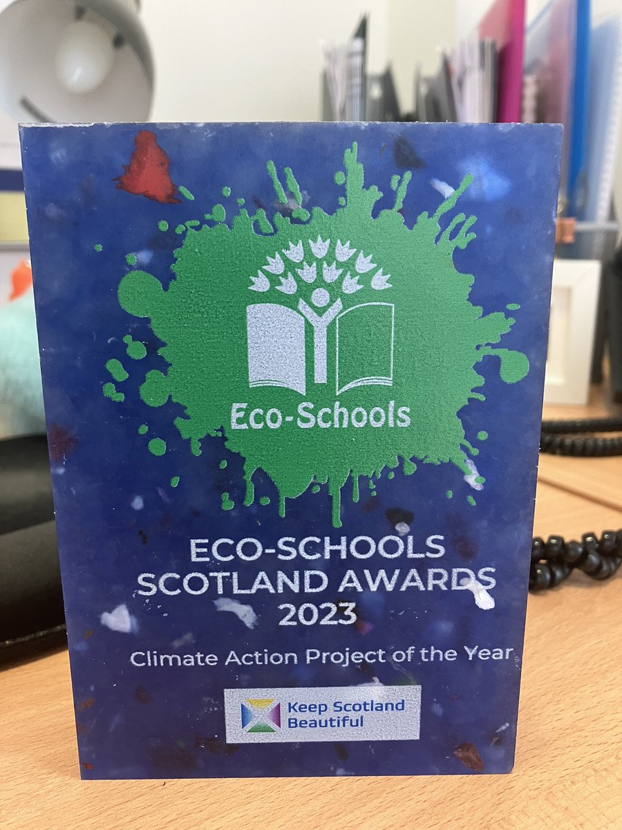 crawforddyke's tweet photo. Proud and delighted to have been presented with this award today! We had a lovely assembly and then went on a tour of our school to see our action plan in progress! 🎉💚🌎@KSBScotland @SLC_RAiSE #itsSLC https://t.co/4P3Uqid1Iz