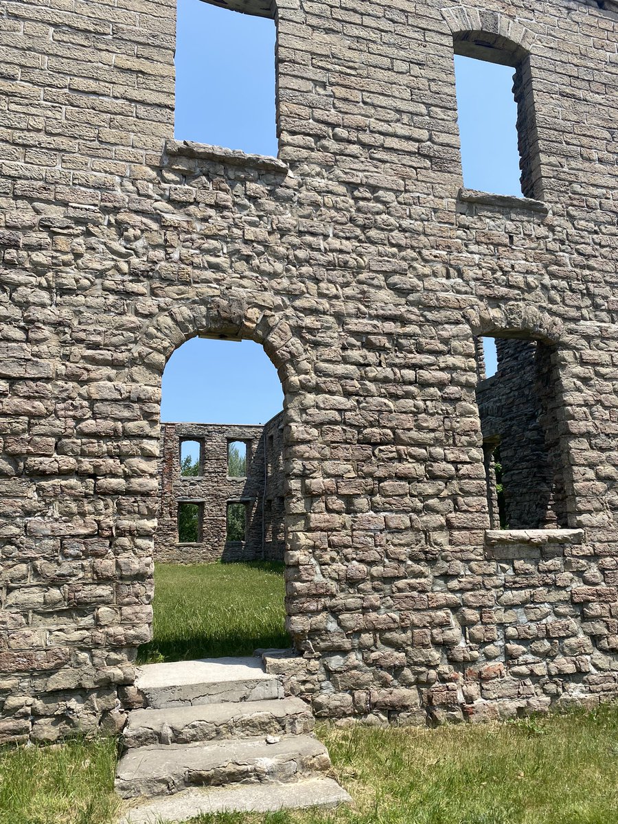 Rob Thomson tweet media