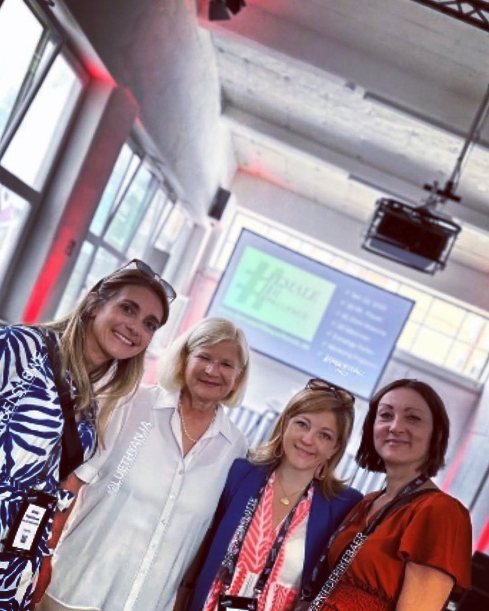 Friederike Baer tweet media