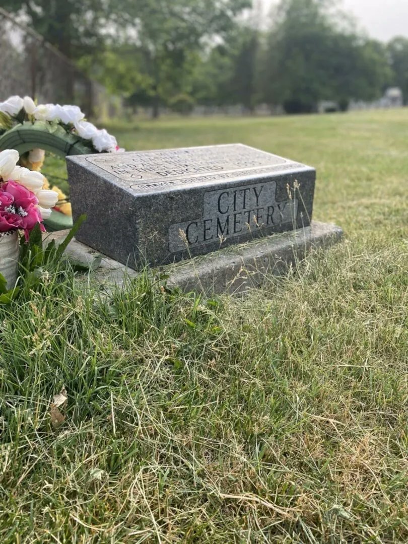 witfnews's tweet photo. A group called Project Penny Heaven wants people to know that a grassy field next to Prospect Hill cemetery in York is the site of hundreds of unmarked graves.

https://t.co/n7mdyVOX62 https://t.co/U77d9MVGA7