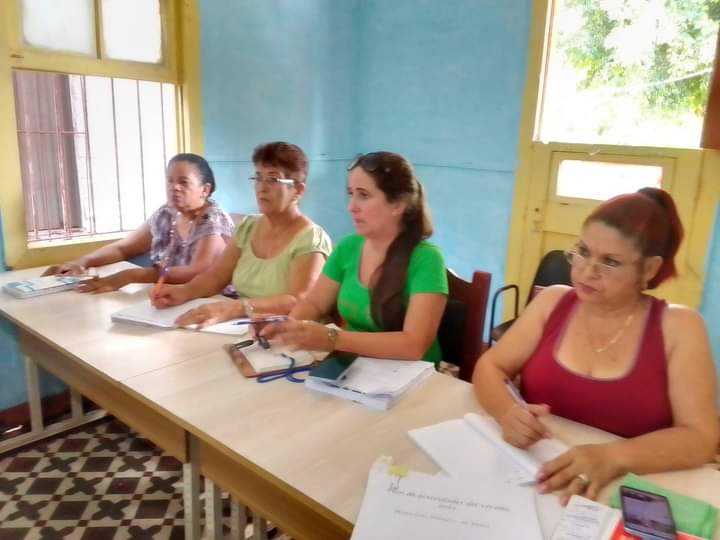 MtnezIc's tweet photo. #EducaciónPrimeroDeEnero realiza la RIACT con directores de Instituciones Educativas dónde se evalúan temas relacionados con la Formación de Docentes, Producción de Alimentos, cierre del curso escolar, Verano... entre otros  #LatirXUn26DeVictorias @ZamoraDaimy @CalderonPineiro https://t.co/I8kwnIGOaz