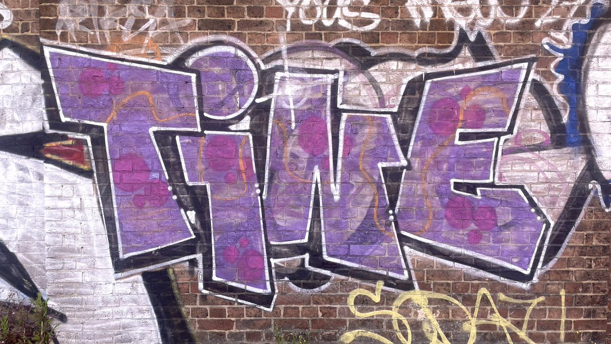 gauravdubs's tweet photo. A short and sunny morning run complete 🧙‍♀️🧙
(3.2km, 5’30”/km)

#running #runnershigh #solorun #chilledrun #fitness #photography #london #eastlondon #sunnyday #spring #springtime #building #architecture #witchhat #streetart #graffiti https://t.co/cG06WH6UTx