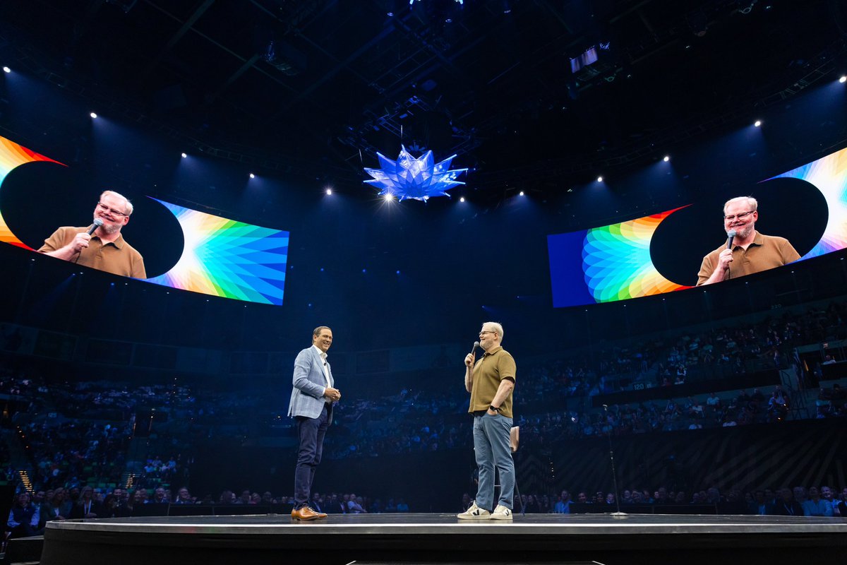 ChuckRobbins's tweet photo. Wrapped up a fantastic few days at #CiscoLive with a special appearance by @JimGaffigan! Thanks for joining us and making us laugh, Jim! It was great to have you! https://t.co/2RBaTqTKqm