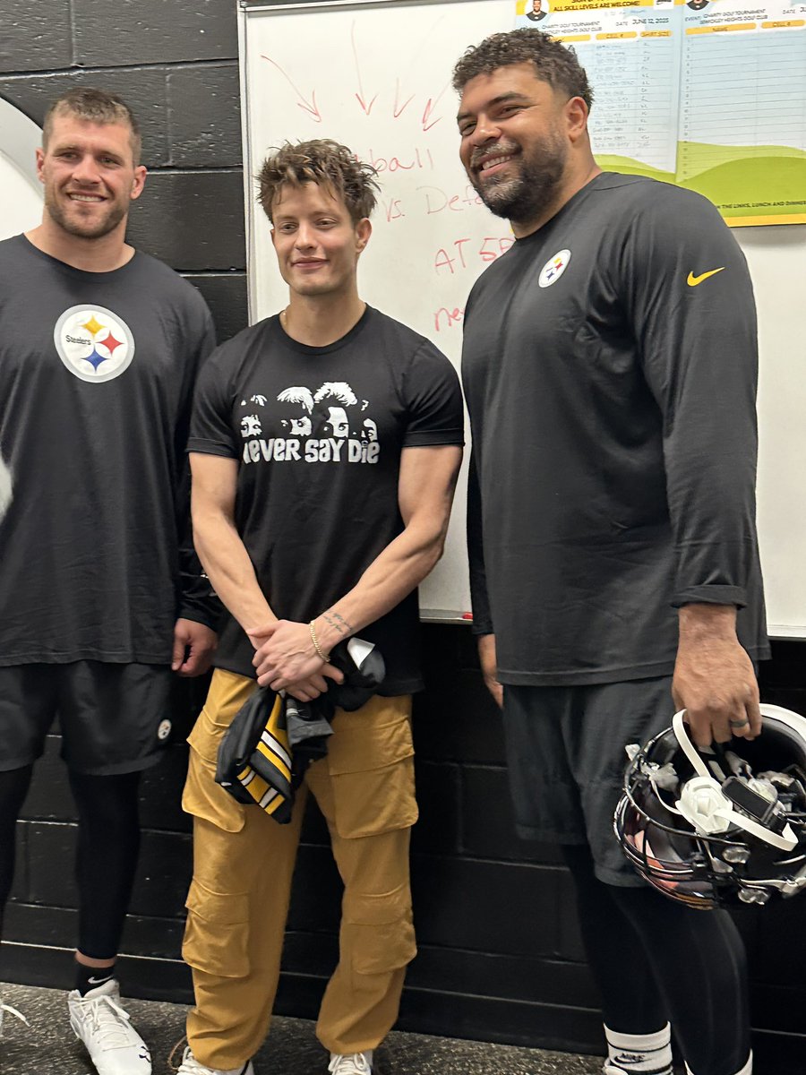 Brooke Pryor on Twitter "Matt Rife, in the middle of a threenight