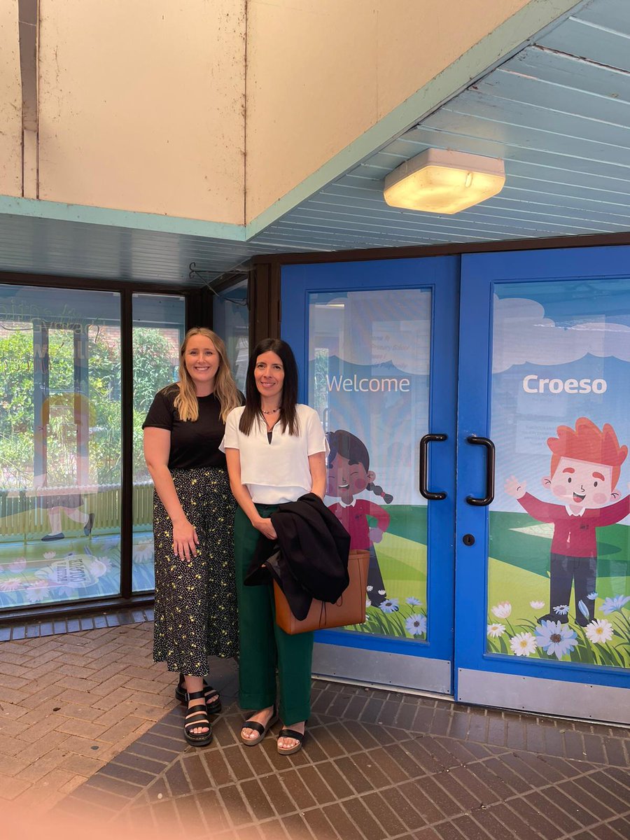 Comisiynydd Plant | Children's Commissioner Wales (@childcomwales) on Twitter photo Heddiw buodd <a href="/rocdaboss76/">Rocio Cifuentes</a> yn <a href="/Pill_Primary/">Pillgwenlly Primary</a> yn cwrdd â phlant a phobl ifanc o'r gymuned Sipsiwn, Roma a Theithwyr i drafod eu hawliau, rôl y Comisiynydd, ac i glywed eu profiadau a'r newidiadau maen nhw eisiau gweld. Heddiw buodd <a href="/rocdaboss76/">Rocio Cifuentes</a> yn <a href="/Pill_Primary/">Pillgwenlly Primary</a> yn cwrdd â phlant a phobl ifanc o'r gymuned Sipsiwn, Roma a Theithwyr i drafod eu hawliau, rôl y Comisiynydd, ac i glywed eu profiadau a'r newidiadau maen nhw eisiau gweld.
