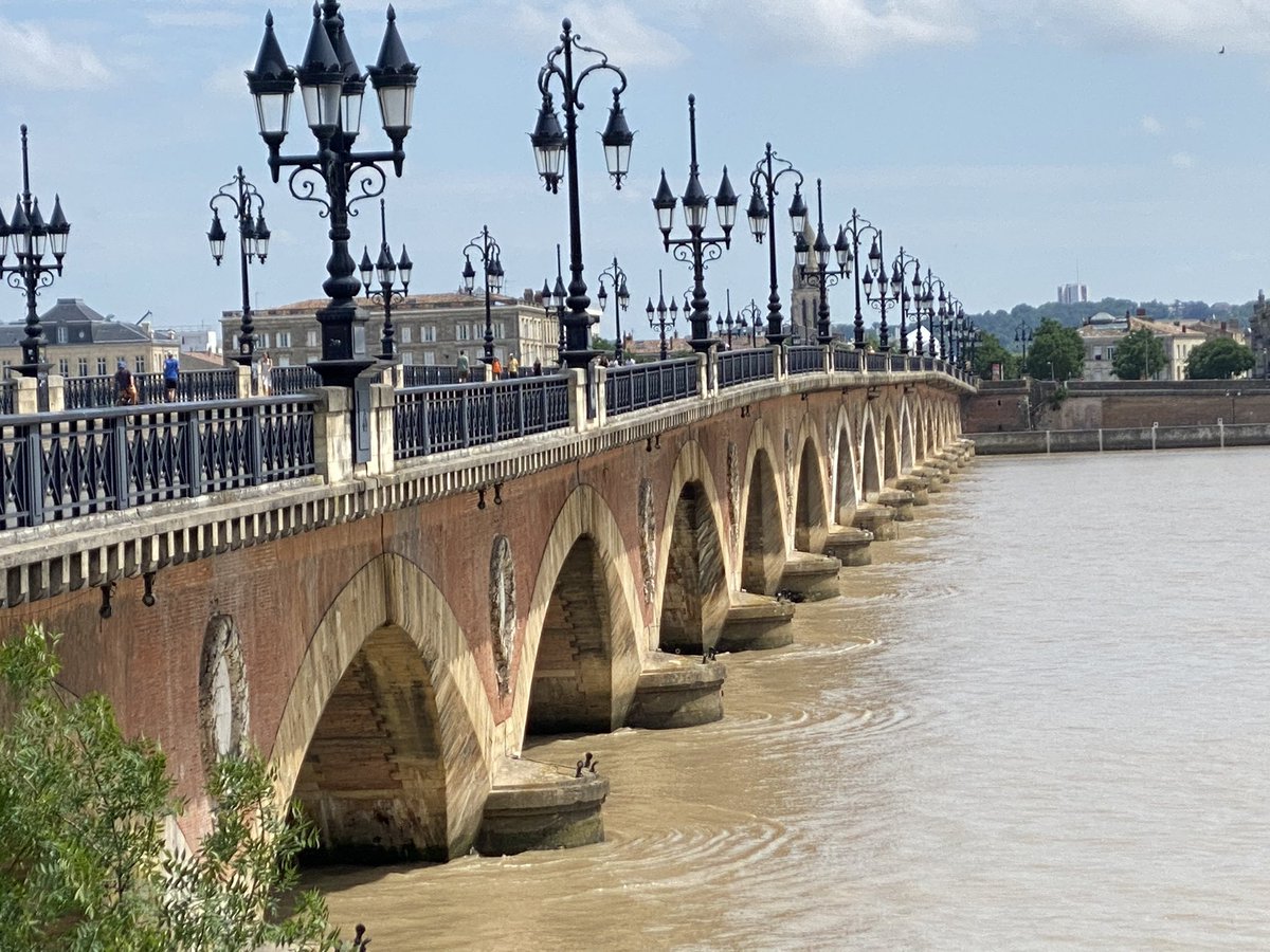 dvmproduction's tweet photo. A short walk today on the magnificent Pont de Pierre in Bordeaux. Tomorrow Studio session. @dvmproduction @Bordeaux @gironde @poedie https://t.co/3je0Xas9GF