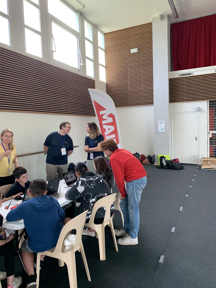 edulab65's tweet photo. Roboteck à Argeles Gazost c’est parti https://t.co/T9ZWcKMSts