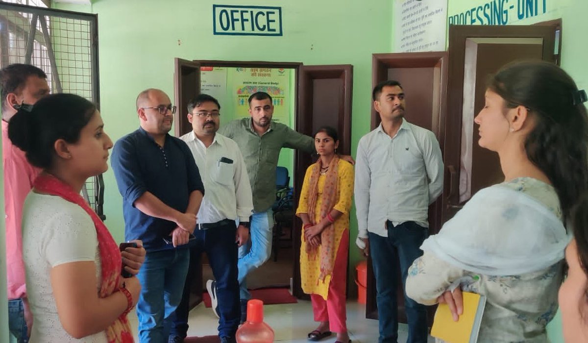 REAPPauri's tweet photo. Today, the #district level team of #REAP_Pauri including the #DPM visited #Samriddhi_ABGC &amp; #Bakery_Unit of #Dugadda Block. In addition to this, a meeting was also held with #block &amp; #CLF level staff on #various_topics.
@REAPUttarakhand 
@ias_nitesh 
@nitikakh22 
@ganeshjoshibjp https://t.co/hPOGGyLemx