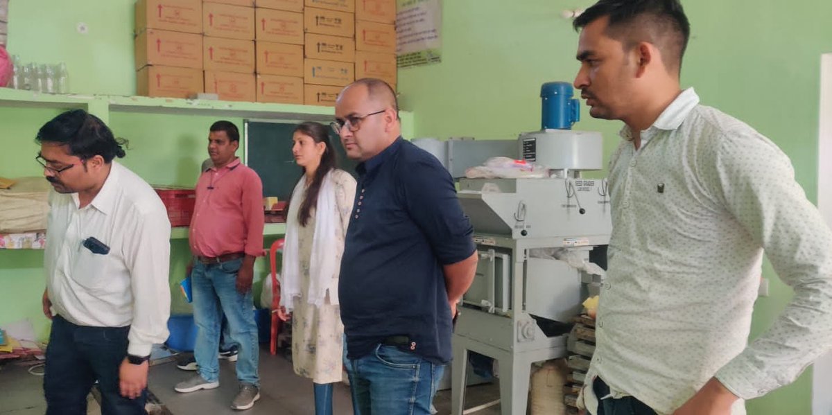 REAPPauri's tweet photo. Today, the #district level team of #REAP_Pauri including the #DPM visited #Samriddhi_ABGC &amp; #Bakery_Unit of #Dugadda Block. In addition to this, a meeting was also held with #block &amp; #CLF level staff on #various_topics.
@REAPUttarakhand 
@ias_nitesh 
@nitikakh22 
@ganeshjoshibjp https://t.co/hPOGGyLemx